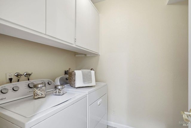 2125 Stonefield Ln, Santa Rosa, CA 95403