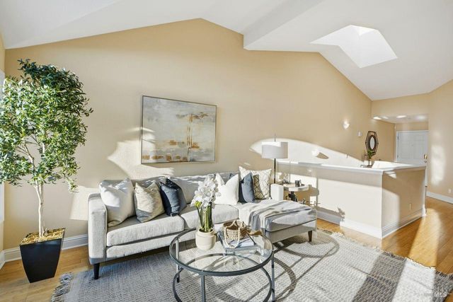 2125 Stonefield Ln, Santa Rosa, CA 95403