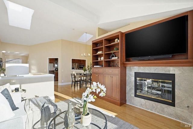 2125 Stonefield Ln, Santa Rosa, CA 95403