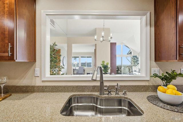 2125 Stonefield Ln, Santa Rosa, CA 95403