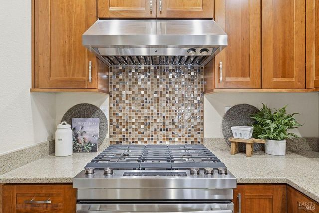 2125 Stonefield Ln, Santa Rosa, CA 95403