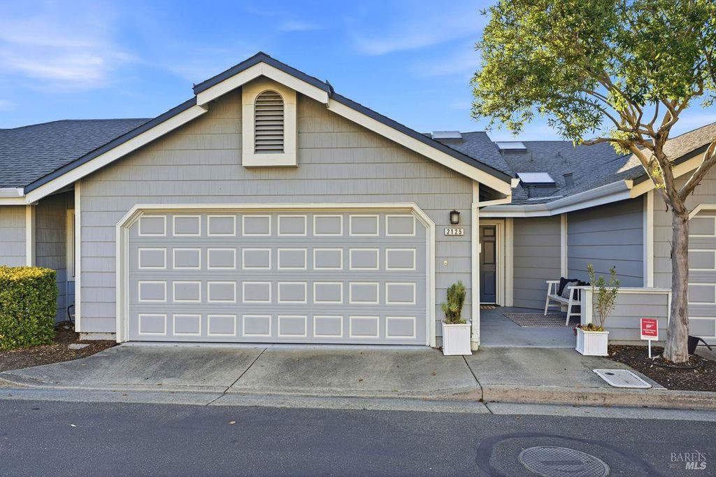 2125 Stonefield Ln, Santa Rosa, CA 95403