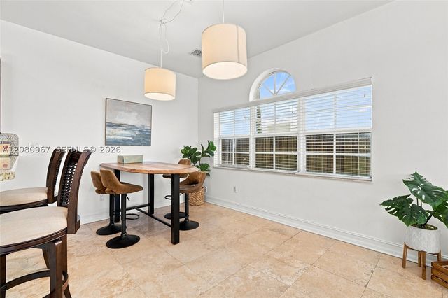 913 SW 8th St 2, Fort Lauderdale, FL 33315