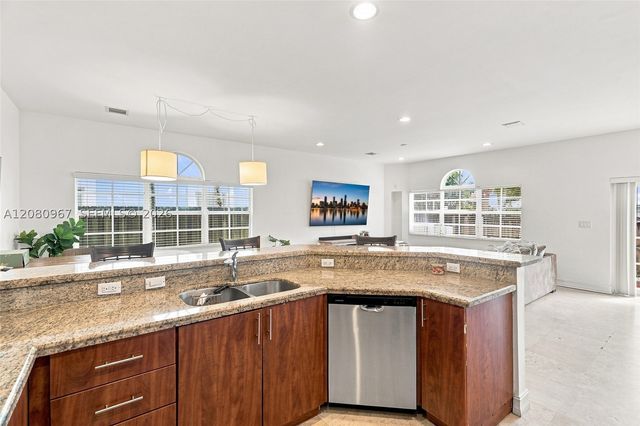 913 SW 8th St 2, Fort Lauderdale, FL 33315