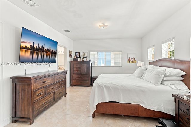 913 SW 8th St 2, Fort Lauderdale, FL 33315