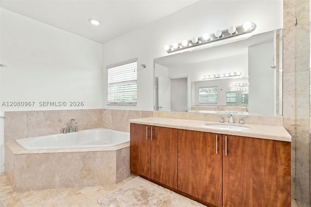 913 SW 8th St 2, Fort Lauderdale, FL 33315