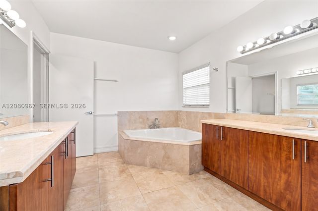 913 SW 8th St 2, Fort Lauderdale, FL 33315