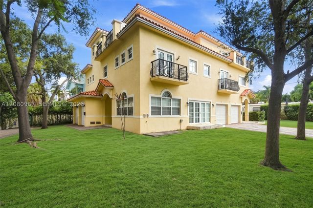 913 SW 8th St 2, Fort Lauderdale, FL 33315