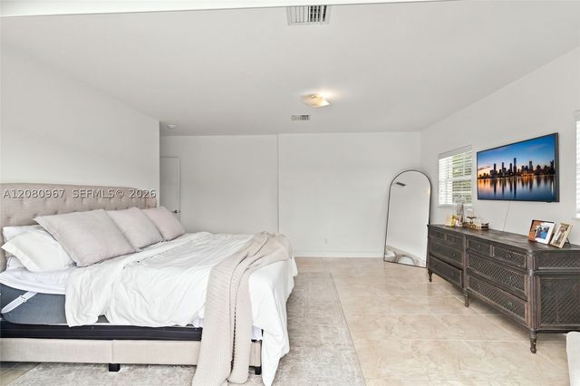 913 SW 8th St 2, Fort Lauderdale, FL 33315