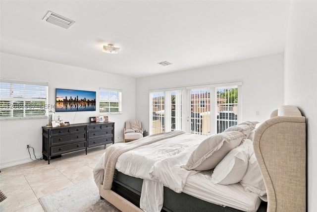 913 SW 8th St 2, Fort Lauderdale, FL 33315
