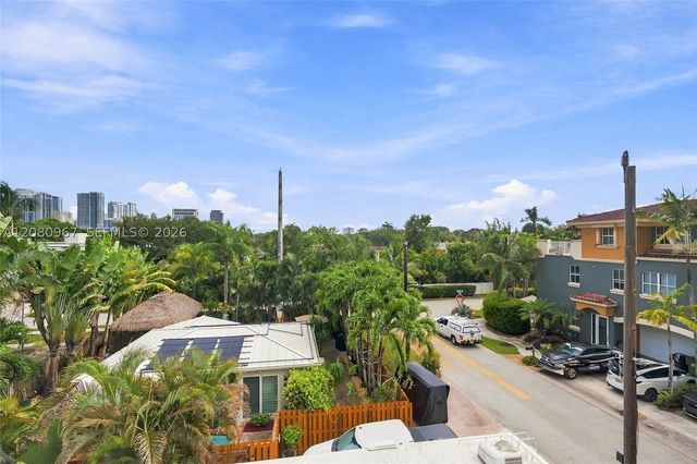 913 SW 8th St 2, Fort Lauderdale, FL 33315