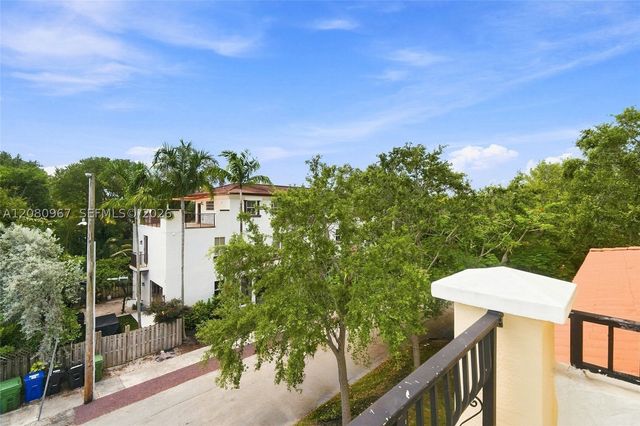 913 SW 8th St 2, Fort Lauderdale, FL 33315