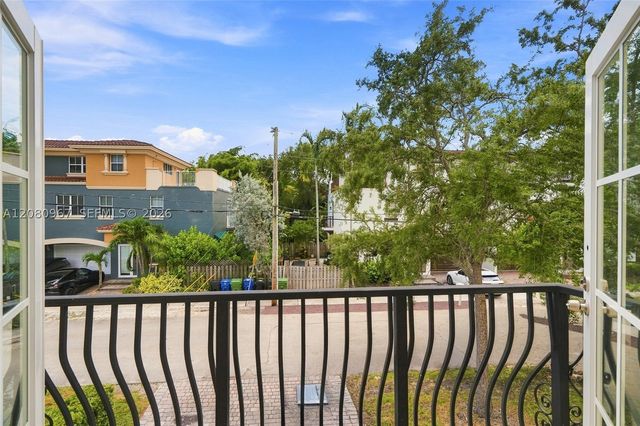 913 SW 8th St 2, Fort Lauderdale, FL 33315