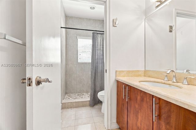 913 SW 8th St 2, Fort Lauderdale, FL 33315