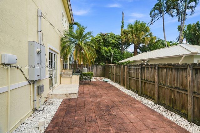913 SW 8th St 2, Fort Lauderdale, FL 33315