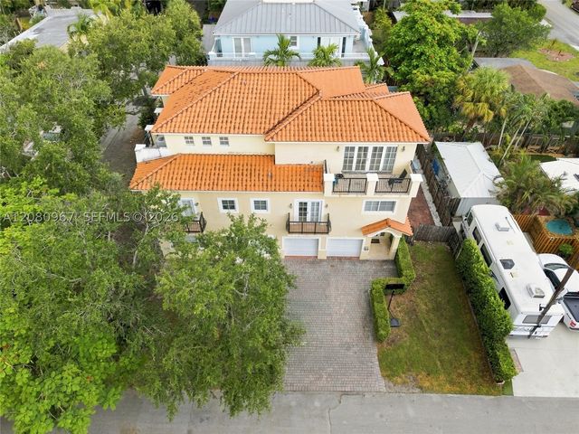 913 SW 8th St 2, Fort Lauderdale, FL 33315