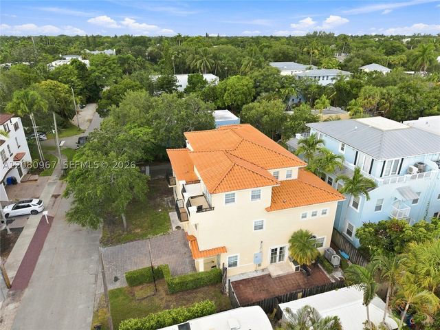 913 SW 8th St 2, Fort Lauderdale, FL 33315