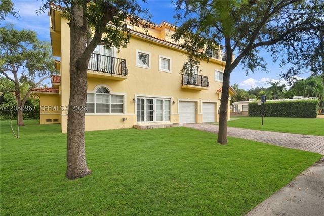 913 SW 8th St 2, Fort Lauderdale, FL 33315