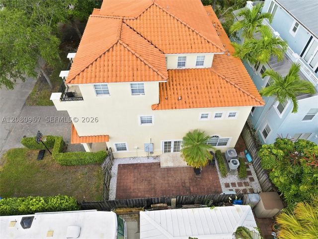 913 SW 8th St 2, Fort Lauderdale, FL 33315