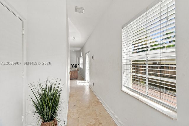 913 SW 8th St 2, Fort Lauderdale, FL 33315
