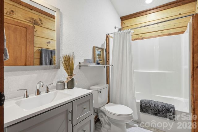 619 Leisure Lane, Burnsville, NC 28714