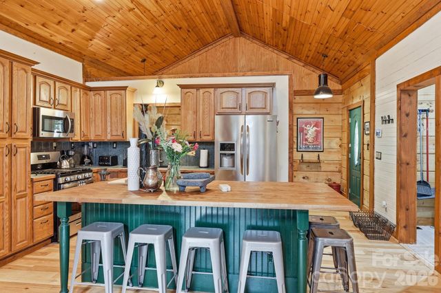 619 Leisure Lane, Burnsville, NC 28714