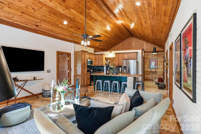619 Leisure Lane, Burnsville, NC 28714