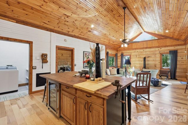 619 Leisure Lane, Burnsville, NC 28714