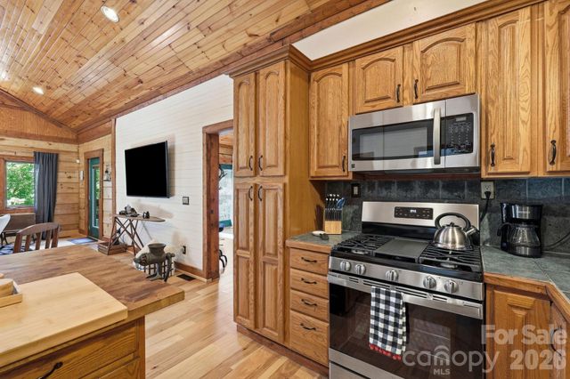 619 Leisure Lane, Burnsville, NC 28714