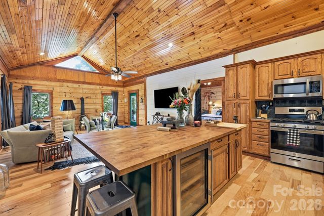 619 Leisure Lane, Burnsville, NC 28714