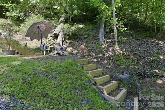 619 Leisure Lane, Burnsville, NC 28714
