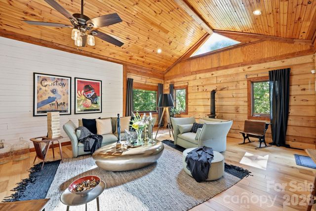 619 Leisure Lane, Burnsville, NC 28714
