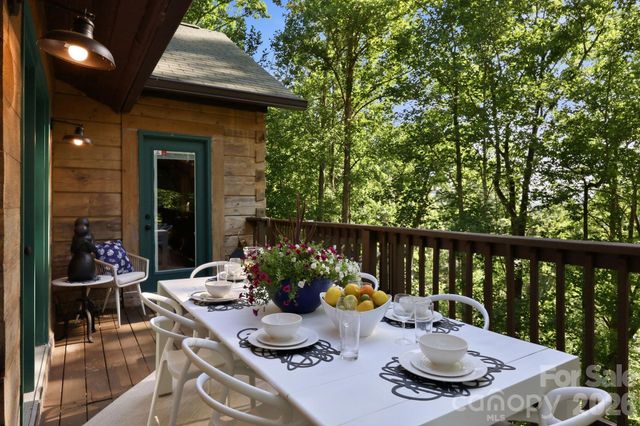 619 Leisure Lane, Burnsville, NC 28714