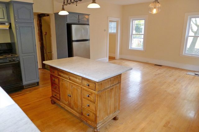 155 Oak St, Newton, MA 02464