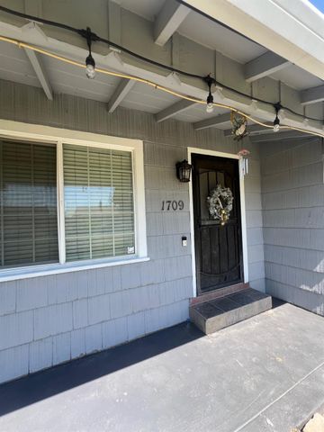 1709 Roanoke Ave, Sacramento, CA 95838