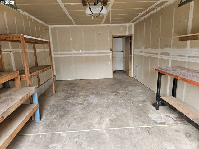 421 S 58TH St 2, Springfield, OR 97478