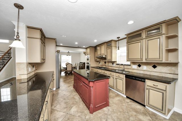 1024 Glenview Drive, Pearland, TX 77581