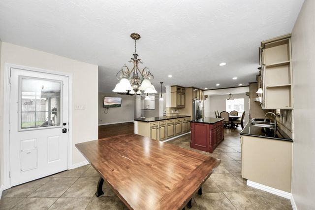 1024 Glenview Drive, Pearland, TX 77581