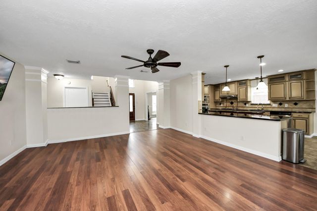 1024 Glenview Drive, Pearland, TX 77581