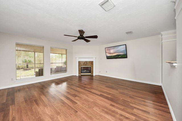 1024 Glenview Drive, Pearland, TX 77581