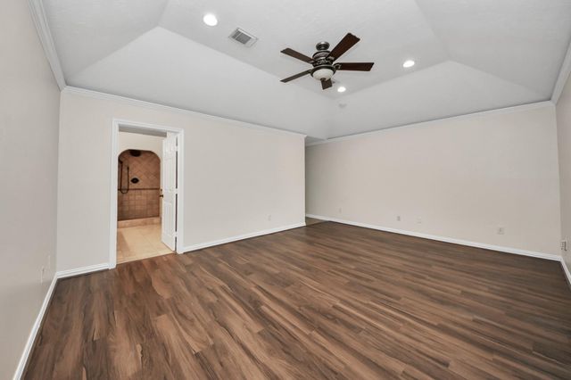 1024 Glenview Drive, Pearland, TX 77581