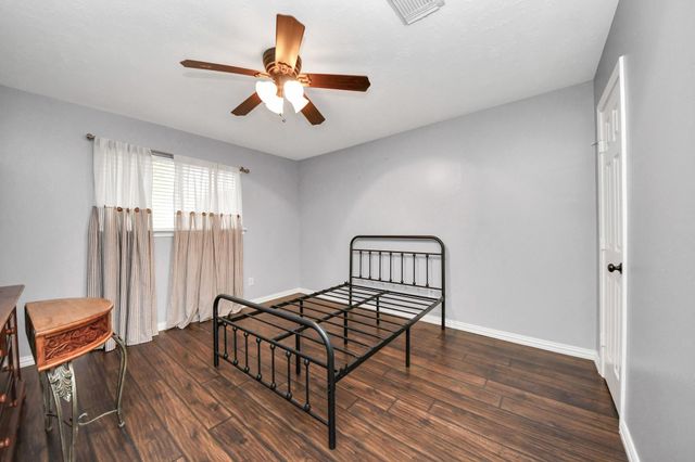 1024 Glenview Drive, Pearland, TX 77581