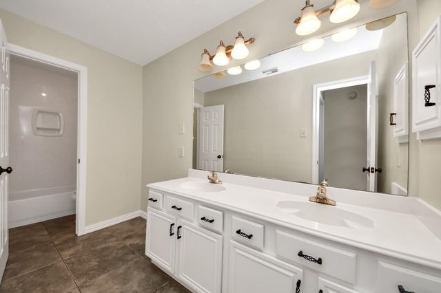 1024 Glenview Drive, Pearland, TX 77581