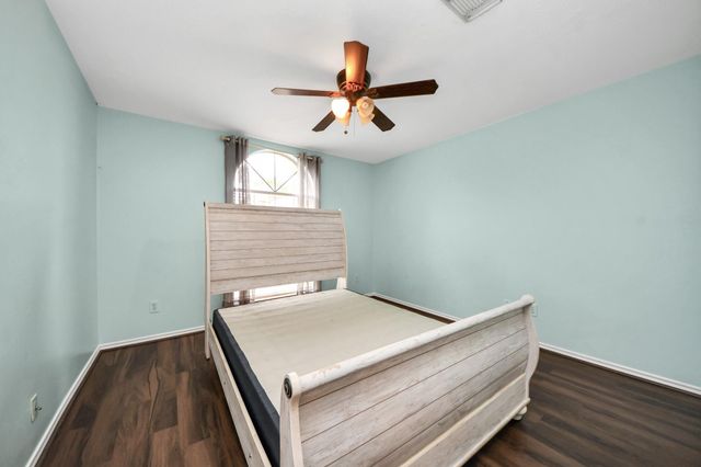 1024 Glenview Drive, Pearland, TX 77581