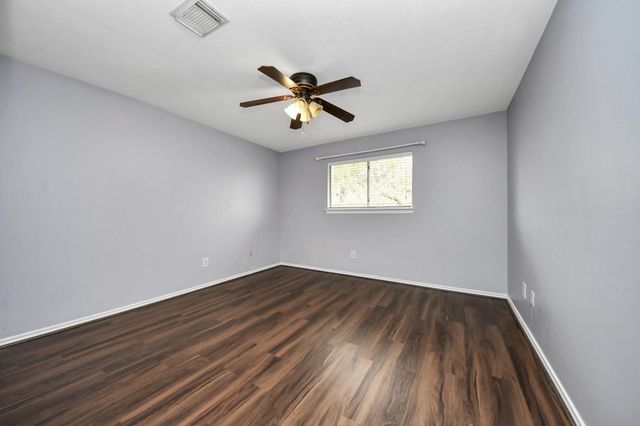 1024 Glenview Drive, Pearland, TX 77581