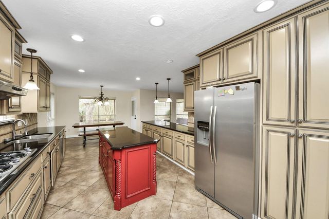 1024 Glenview Drive, Pearland, TX 77581