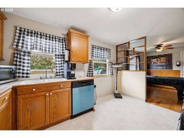 2202 Se 178TH Pl, Portland, OR 97233