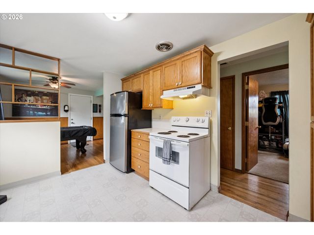 2202 Se 178TH Pl, Portland, OR 97233