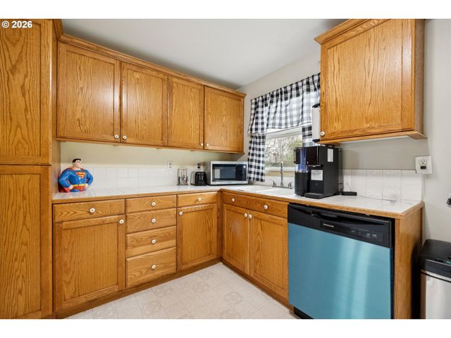 2202 Se 178TH Pl, Portland, OR 97233