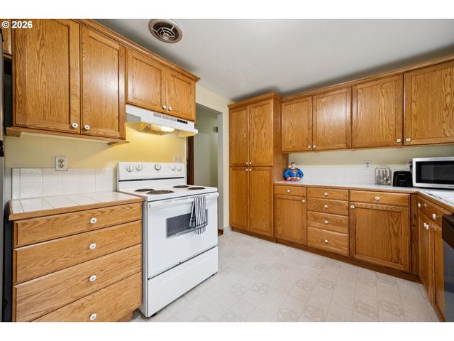 2202 Se 178TH Pl, Portland, OR 97233